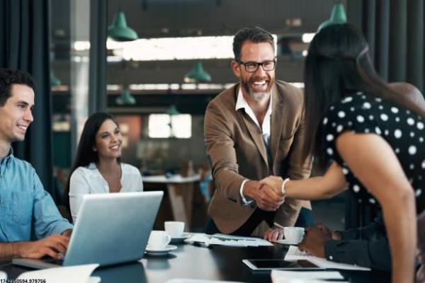 体育培训公司股权架构及投资策略